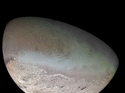 Triton: Voyager 2 photomosaic of Triton's sub-Neptunian hemisphere[caption 1]